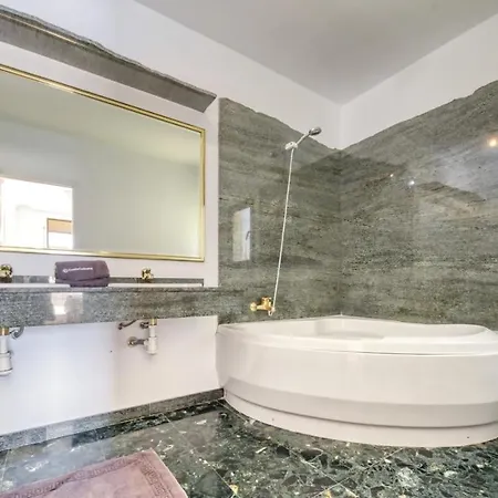 Sleeps 12 Pool Wifi Villa *