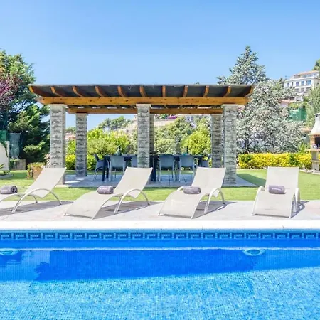 Villa Sleeps 12 Pool Wifi *